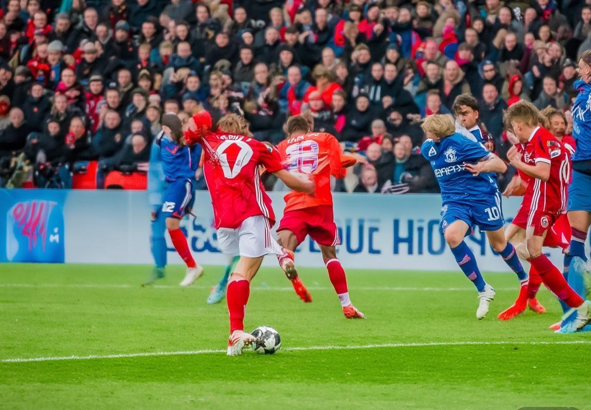 2018欧冠资格赛：科克城VS罗森博格巅峰对决回顾(图4)