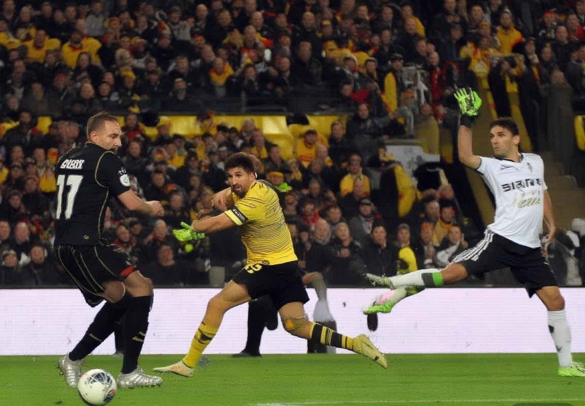 巴塞罗那VS瓦伦西亚：激情碰撞，教练战术对决亮点回顾(图3)